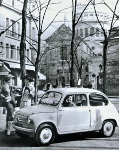 Milano.Una Seicento Saloon del 1958. - Archivio BPP